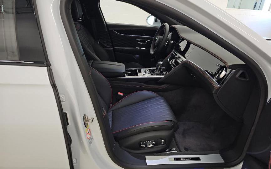 Used 2023 Bentley Flying Spur W12 image 6