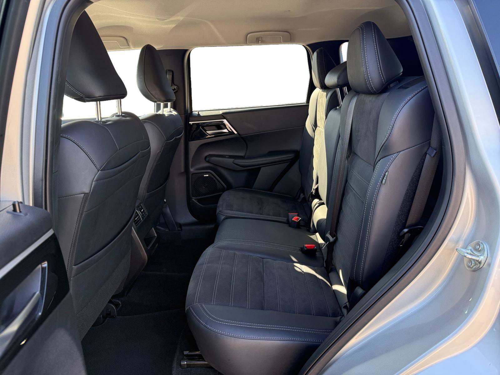 Used 2025 Mitsubishi Outlander SE FWD image 19
