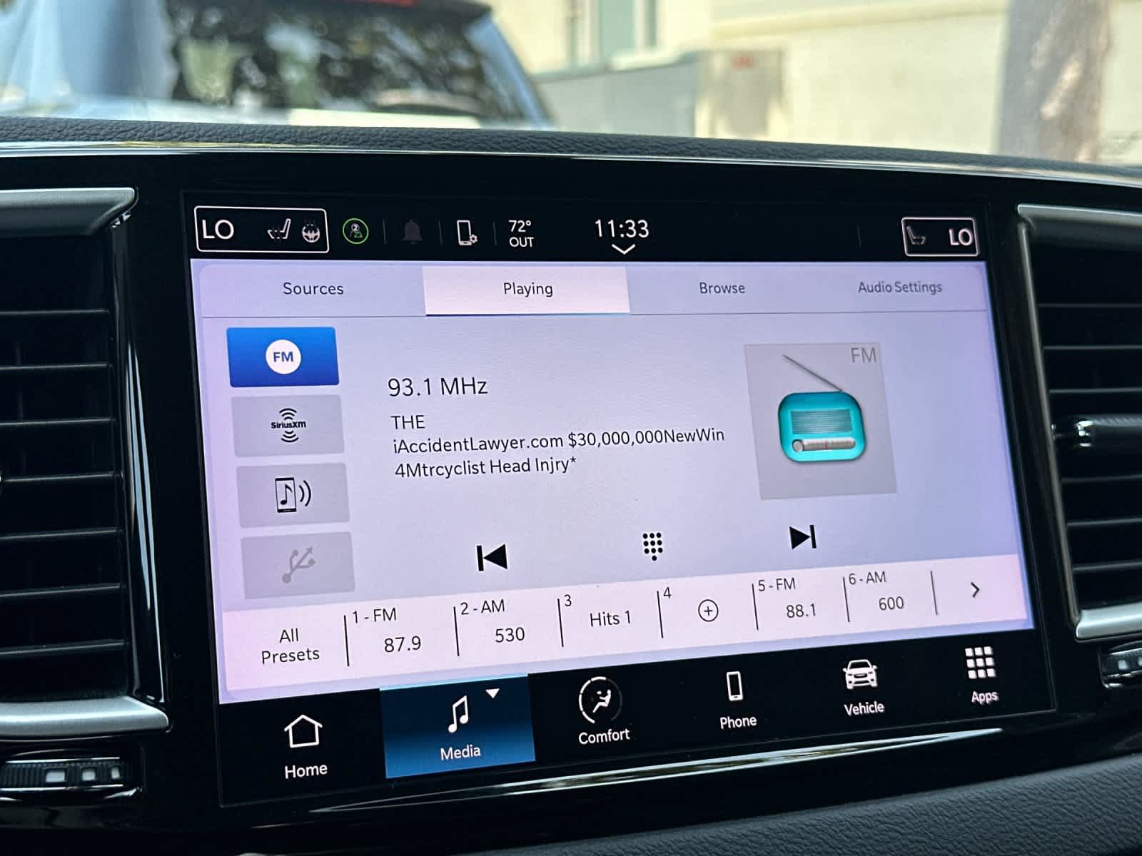 Used 2024 Chrysler Pacifica Touring-L FWD image 19