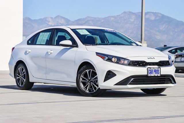 Used 2024 Kia Forte LXS video 2