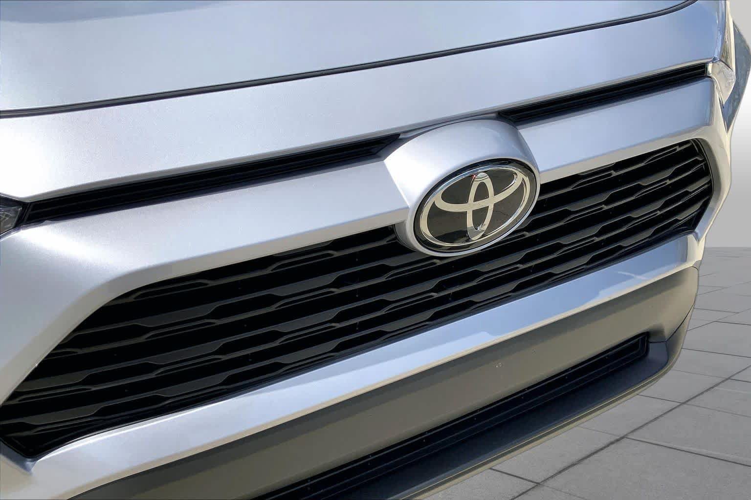Used 2023 Toyota RAV4 XLE Premium FWD image 30