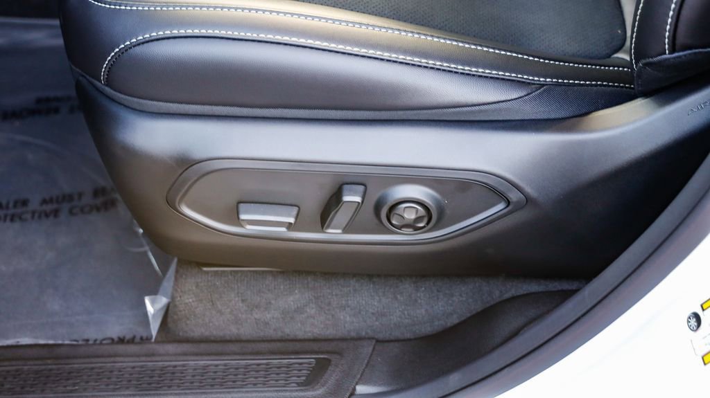 New 2025 Jeep Grand Cherokee Altitude image 23