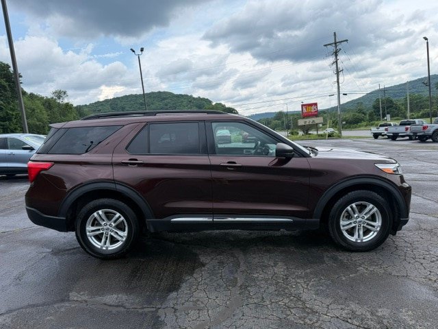 Used 2020 Ford Explorer XLT w/ Equipment Group 202A AWD/4WD image 2