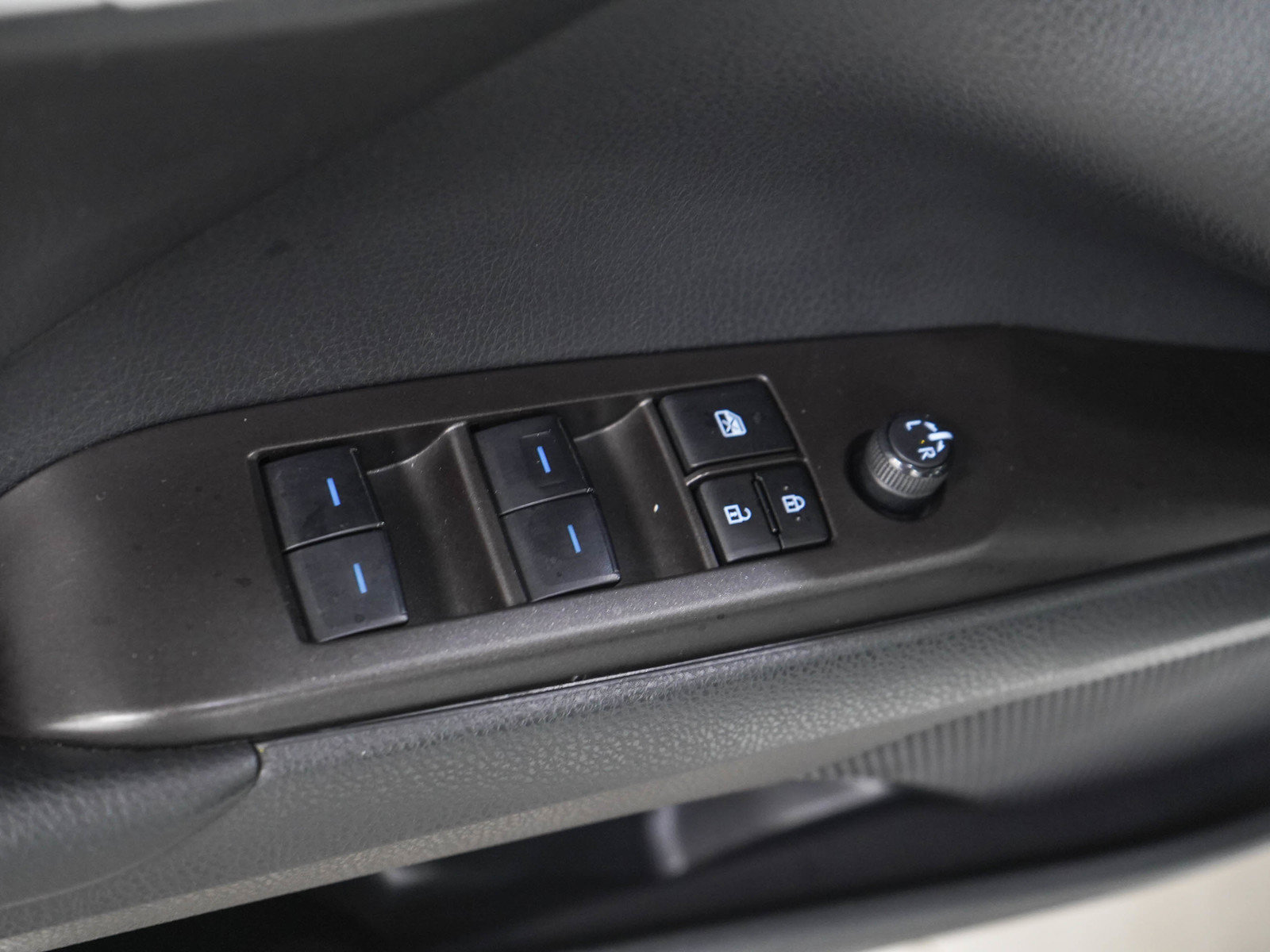 Used 2024 Toyota Camry SE FWD image 18