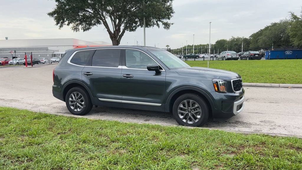 Used 2024 Kia Telluride LX FWD image 2