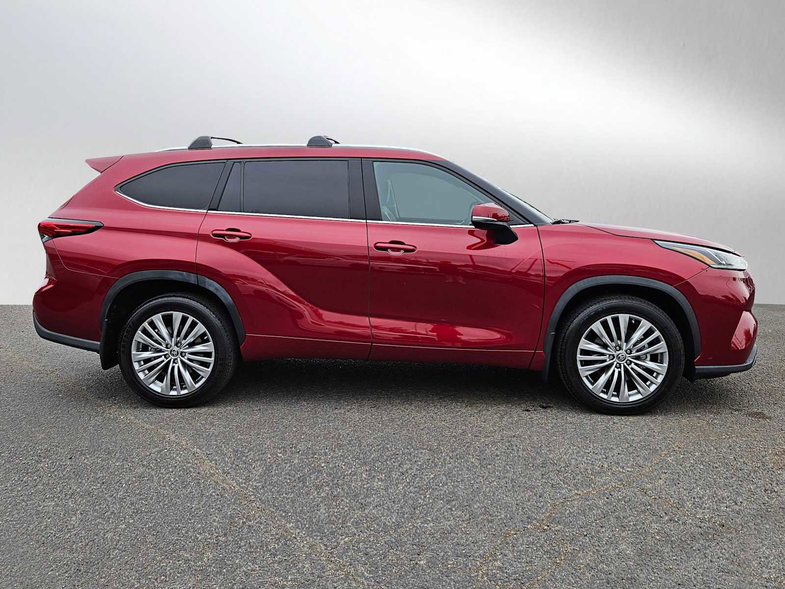 Used 2022 Toyota Highlander Platinum image 8