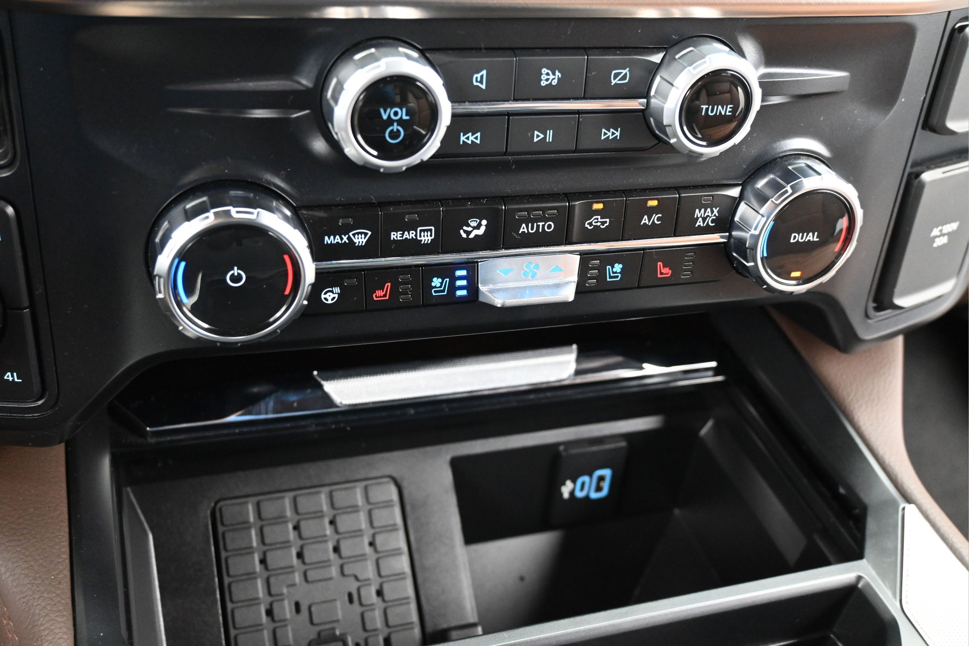 Certified 2024 Ford F350 King Ranch AWD/4WD image 19