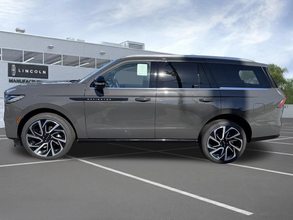 New 2027 Lincoln Navigator Black Label AWD/4WD image 4