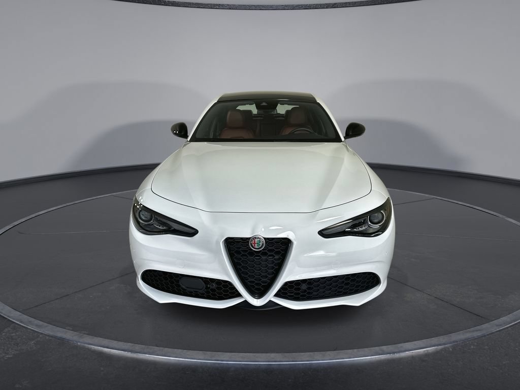 Used 2022 Alfa Romeo Giulia Veloce RWD image 3