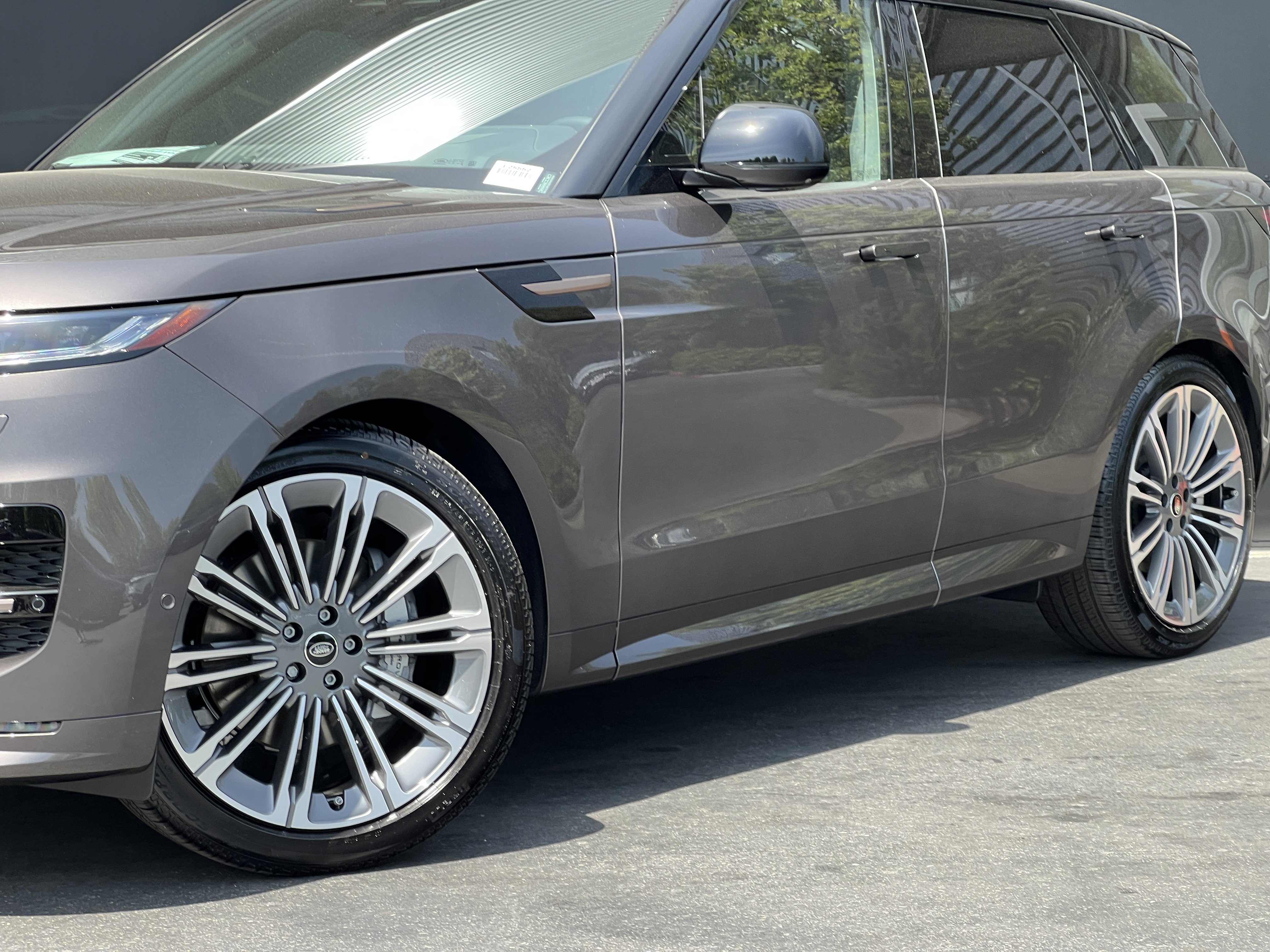 New 2025 Land Rover Range Rover Sport Dynamic SE image 2