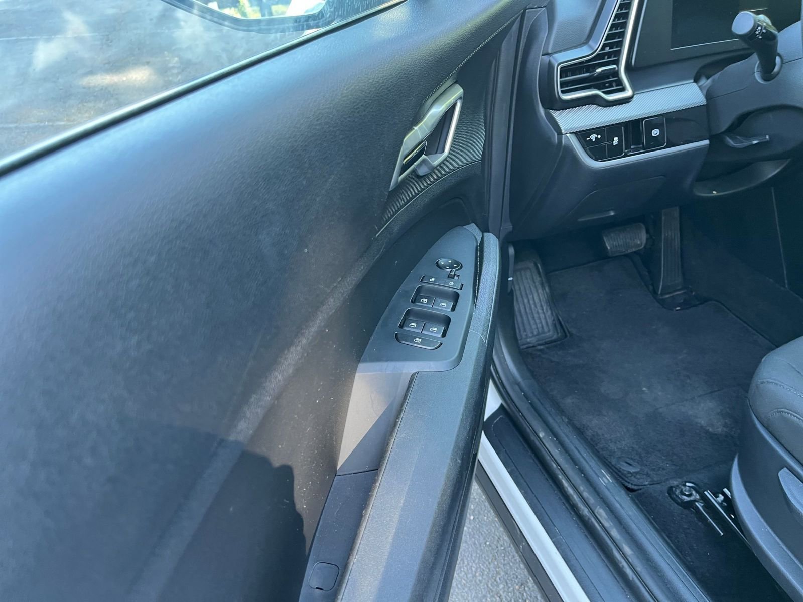 Used 2025 Kia Sportage LX FWD image 18