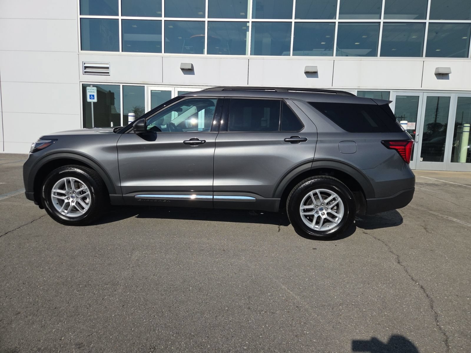 Used 2025 Ford Explorer Active AWD/4WD image 13