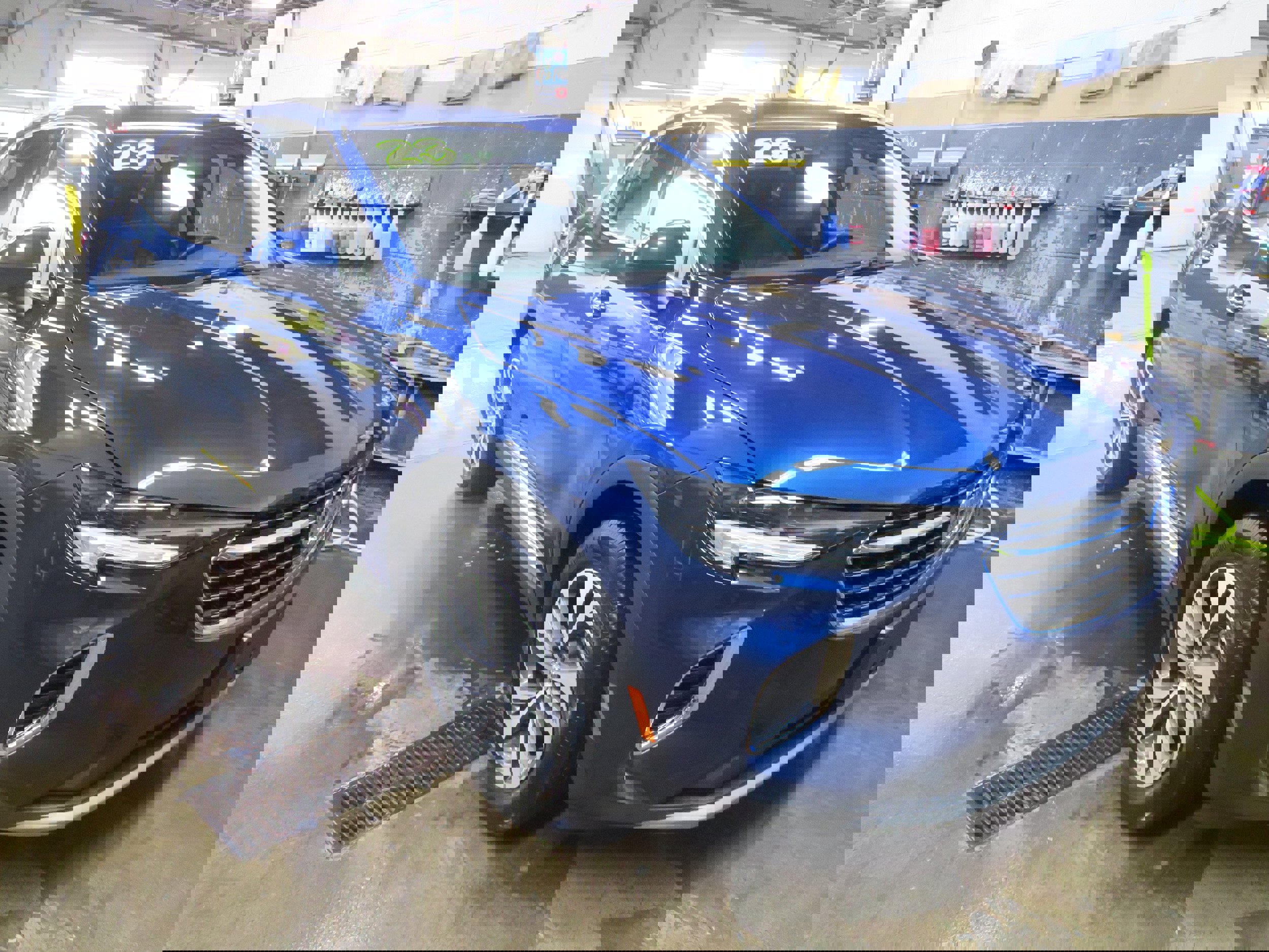 Used 2023 Buick Envision Essence image 1