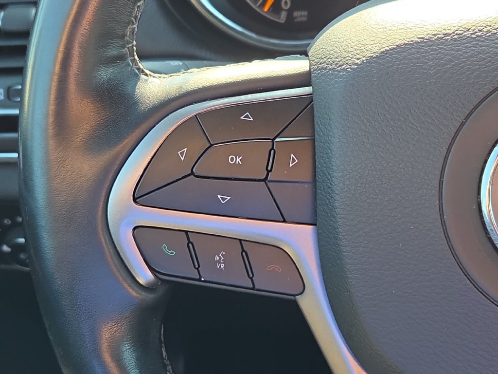 Used 2019 Jeep Grand Cherokee Overland AWD/4WD image 25