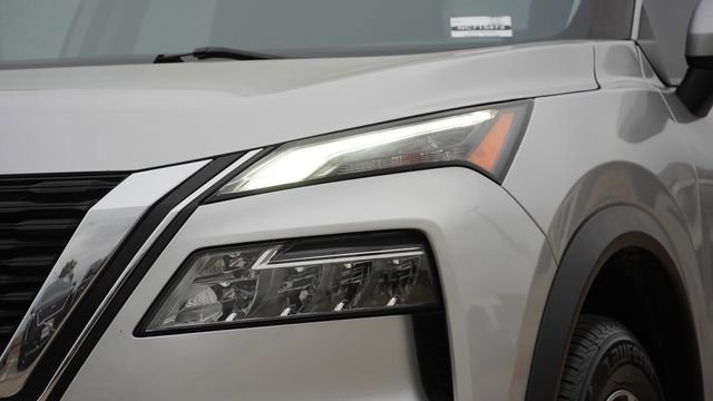 Used 2022 Nissan Rogue SV image 4