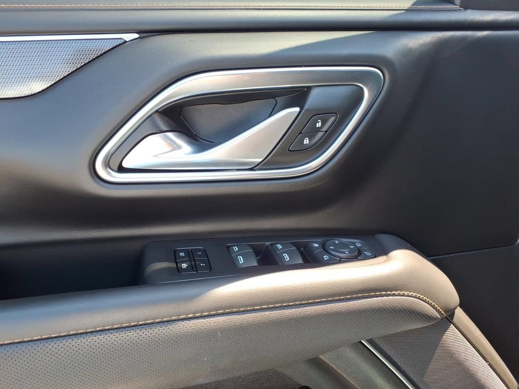 Used 2023 GMC Yukon AT4 AWD/4WD image 4