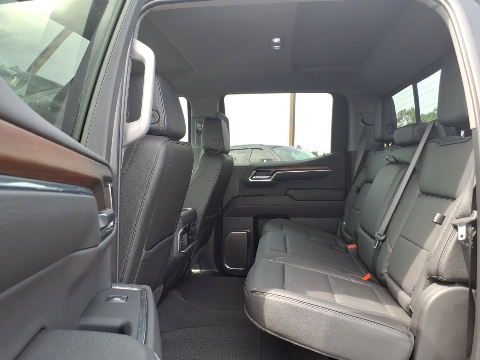 Used 2024 GMC Sierra 1500 Denali w/ Technology Package AWD/4WD image 12