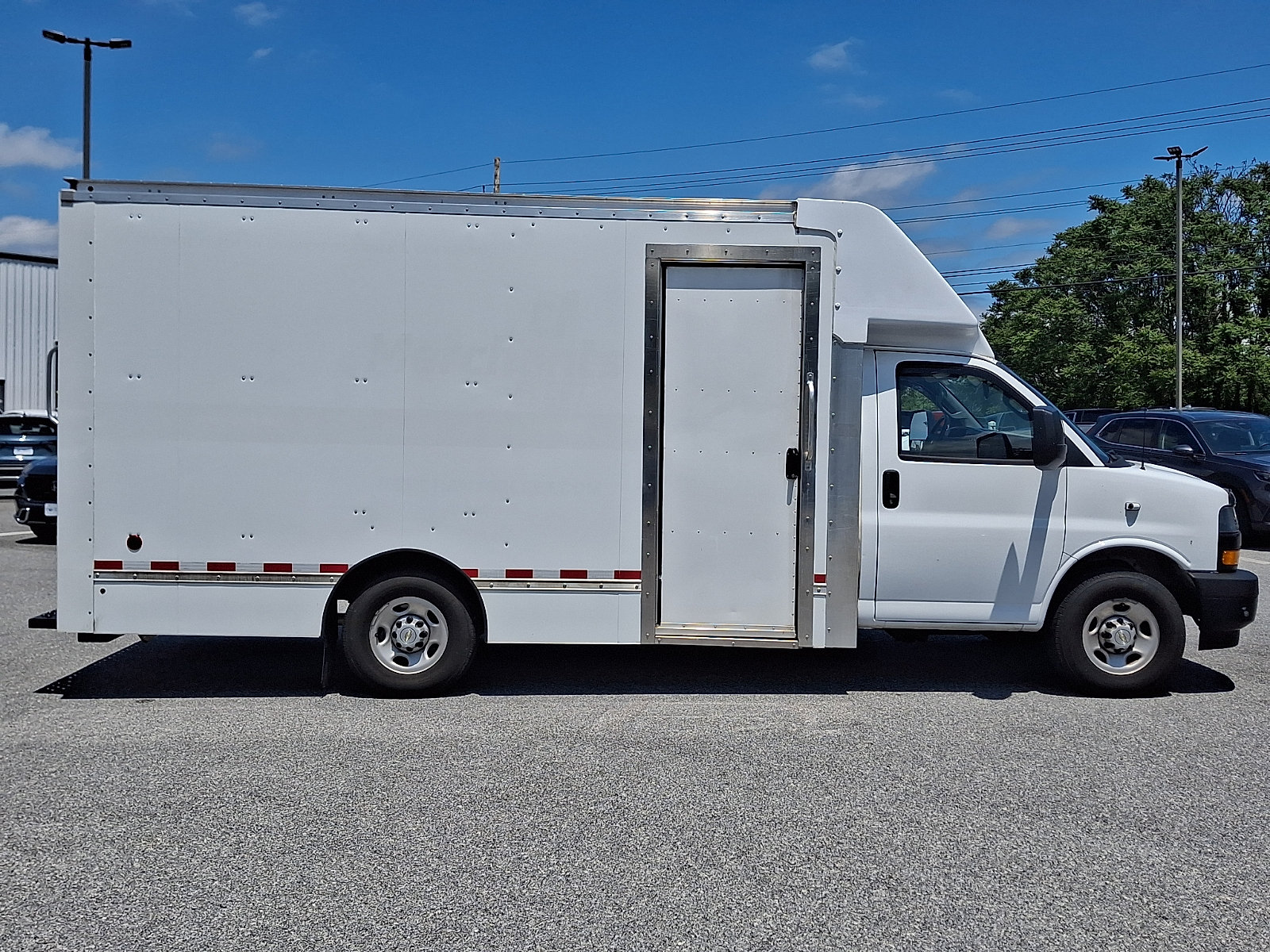 Used 2022 Chevrolet Express 3500 w/ Power Convenience Package RWD image 7