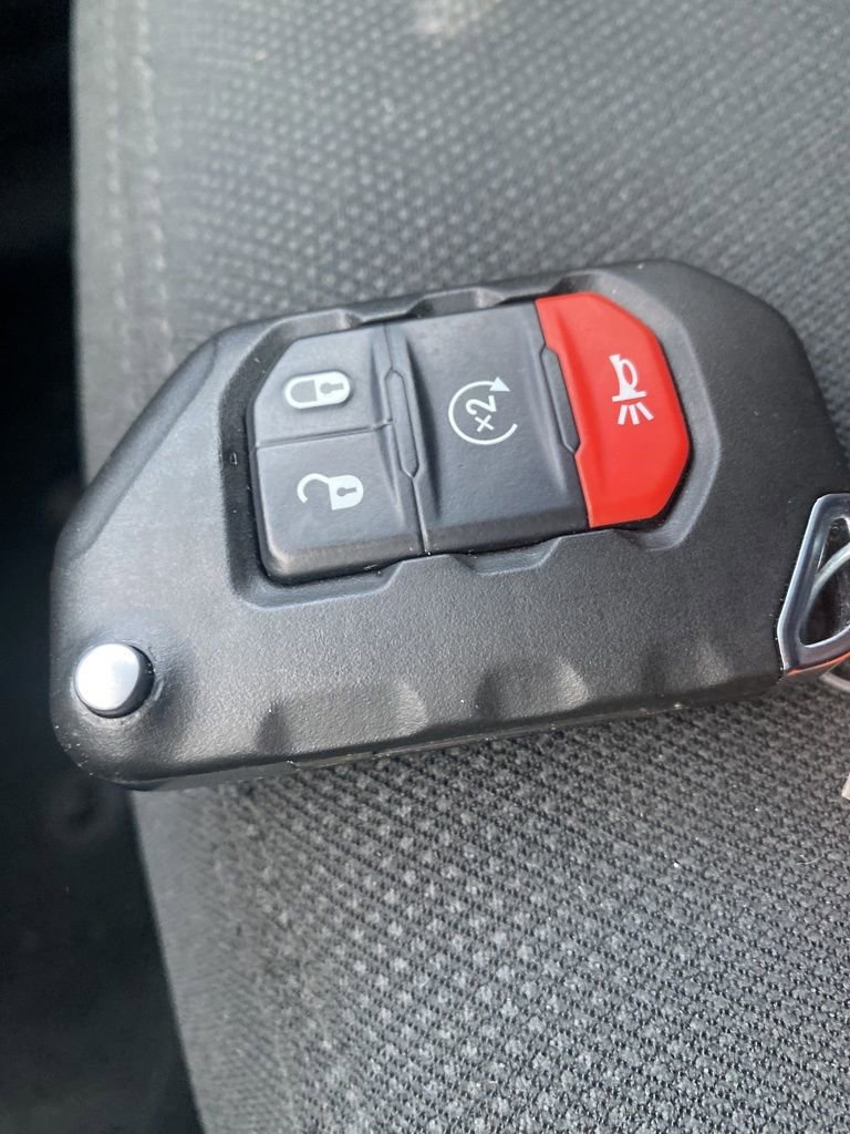 Used 2022 Jeep Gladiator Willys image 13