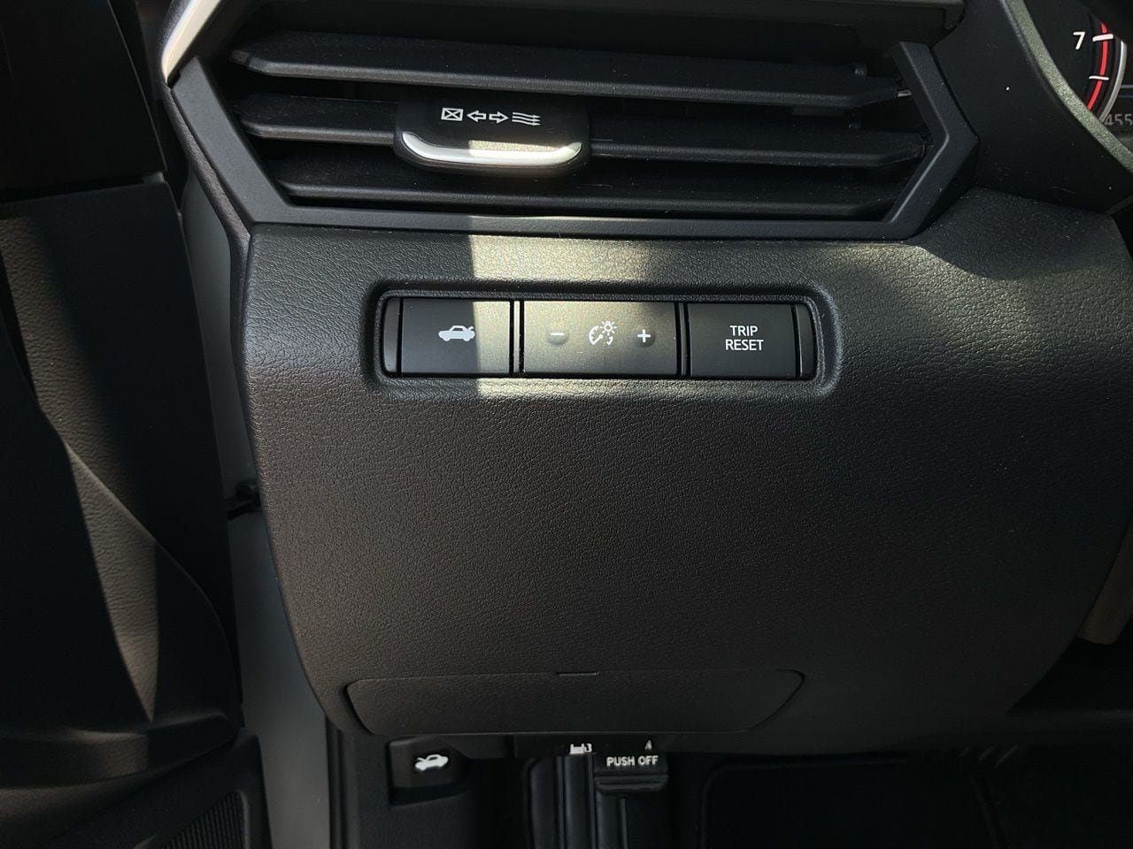 Used 2025 Nissan Altima 2.5 SV FWD image 18