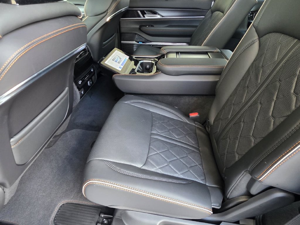 New 2026 Jeep Grand Wagoneer Summit AWD/4WD image 10