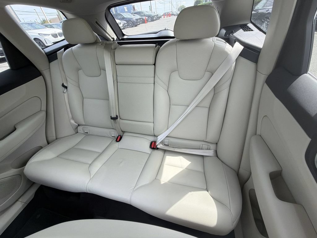 Used 2018 Volvo XC60 T6 Momentum w/ Advanced Package AWD/4WD image 21
