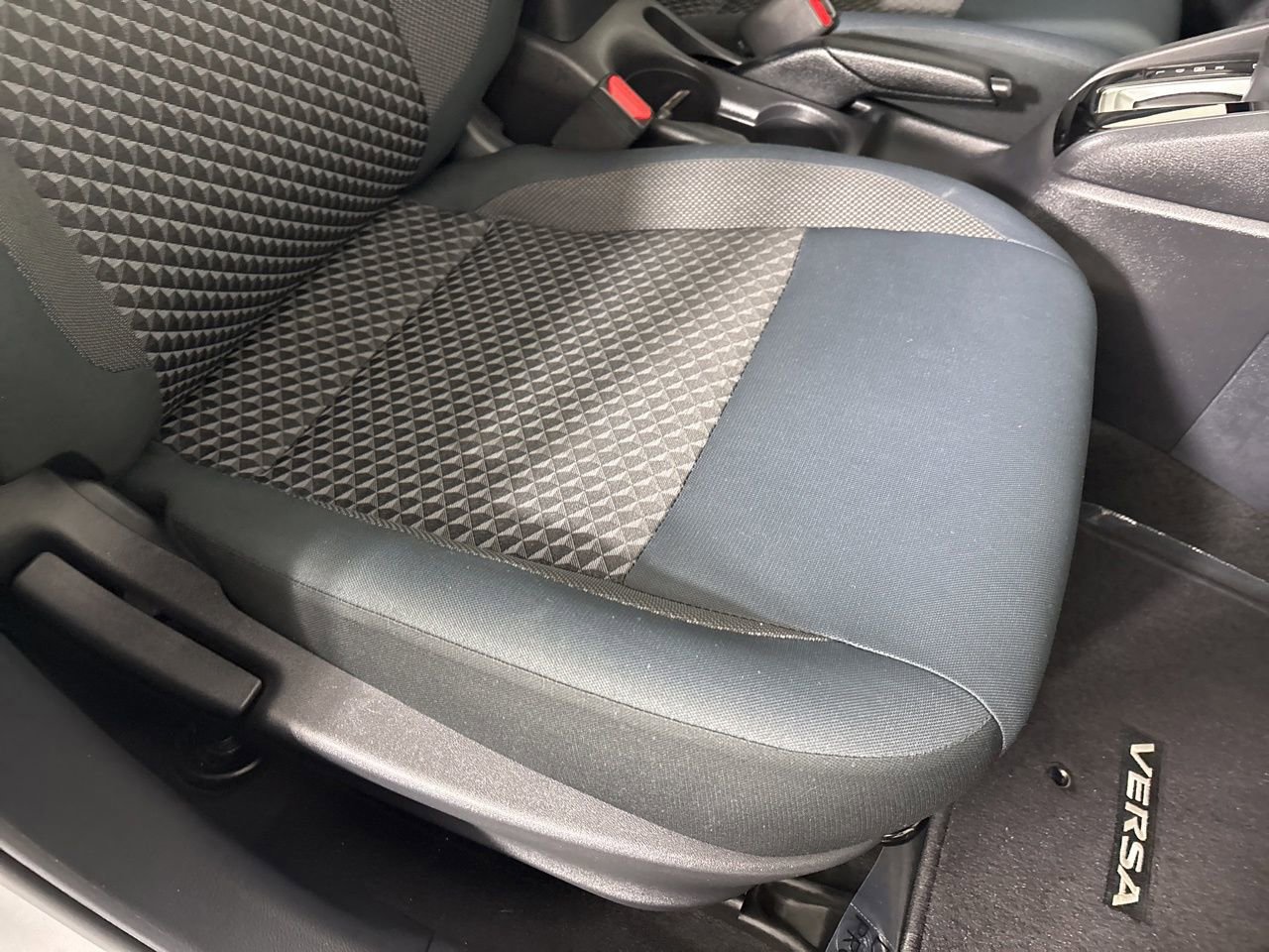 Used 2020 Nissan Versa S image 27