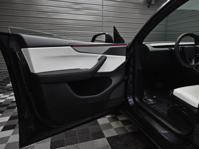 Used 2026 Tesla Model Y Long Range RWD image 32
