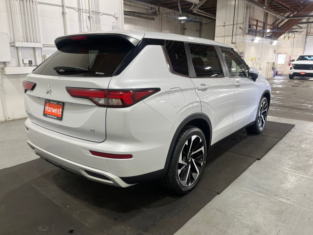 Used 2024 Mitsubishi Outlander SE image 37
