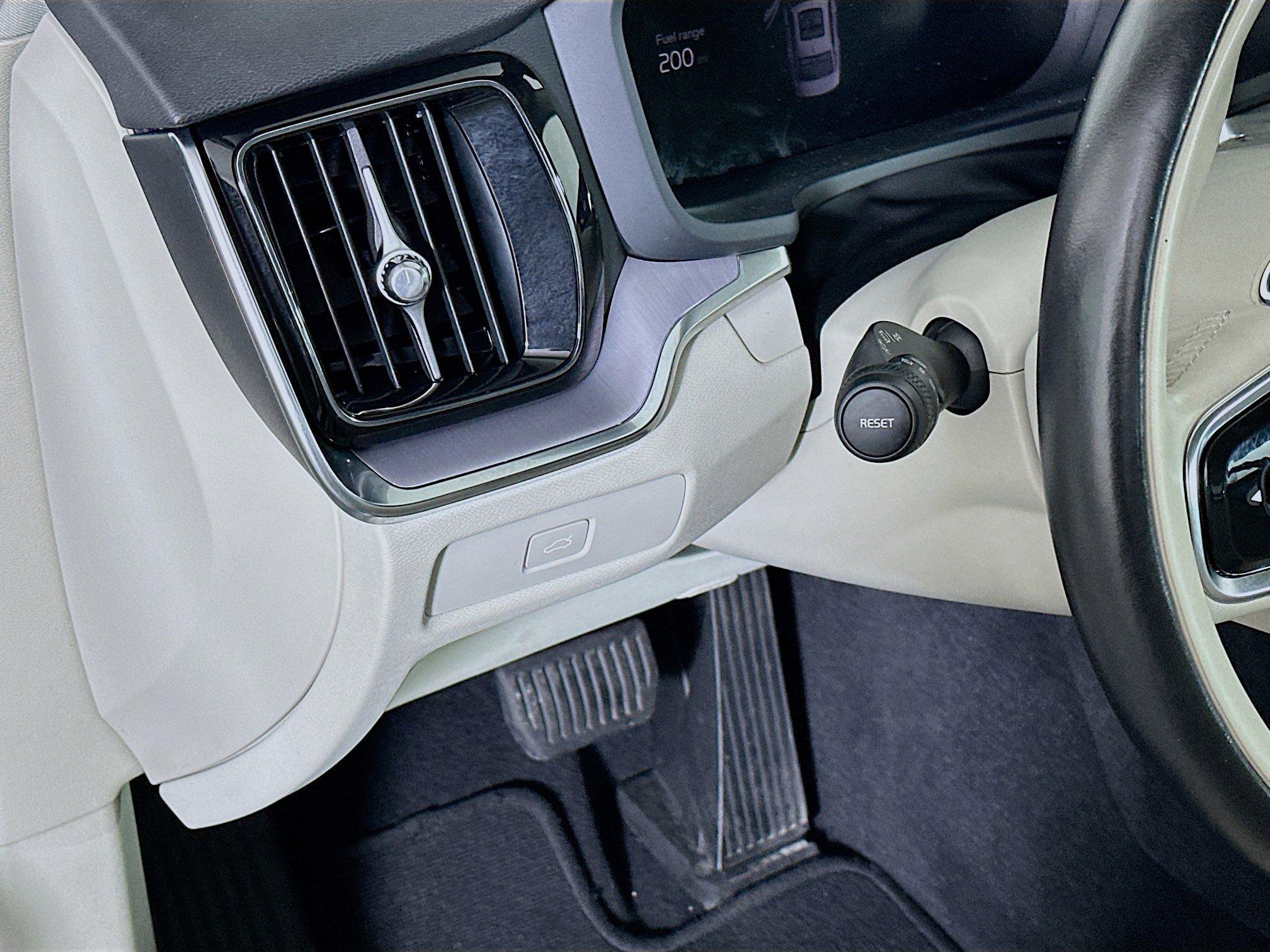 Used 2024 Volvo S60 B5 Core image 17