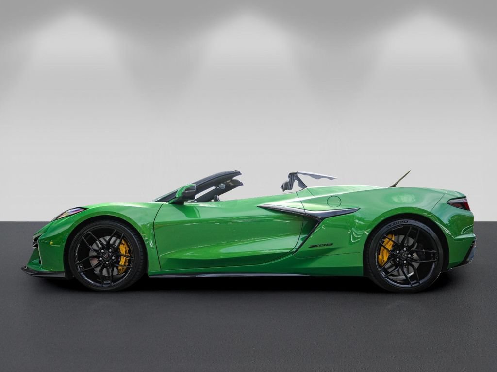 Used 2026 Chevrolet Corvette Z06 w/ Stealth Interior Trim Package RWD image 6