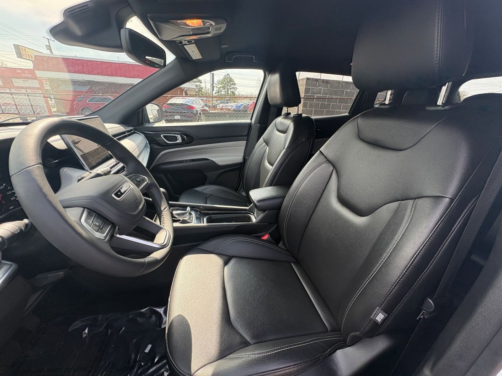 Used 2025 Jeep Compass Limited image 37