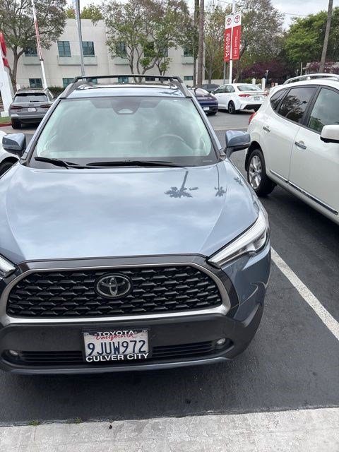 Used 2023 Toyota Corolla Cross XLE w/ Convenience Package FWD image 2