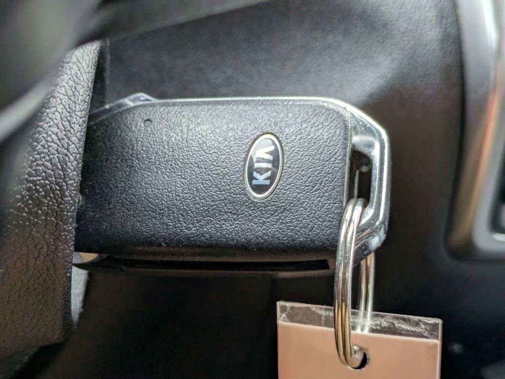 Used 2021 Kia Sorento LX image 31