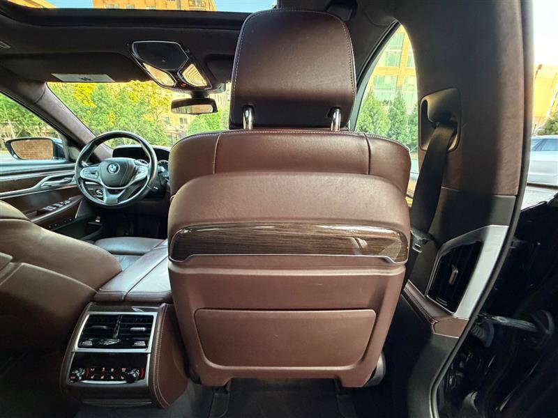 Used 2019 BMW 750i xDrive w/ Luxury Rear Seating Package AWD/4WD image 33