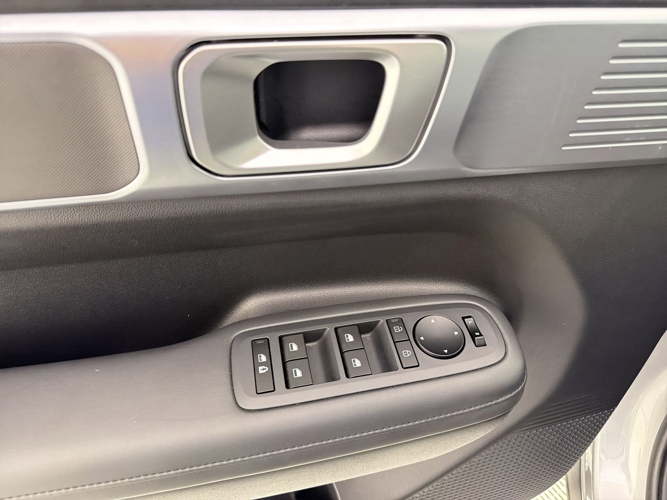 Used 2025 Hyundai Santa Fe SEL image 21