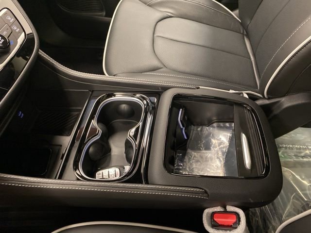 New 2026 Chrysler Pacifica Limited image 14