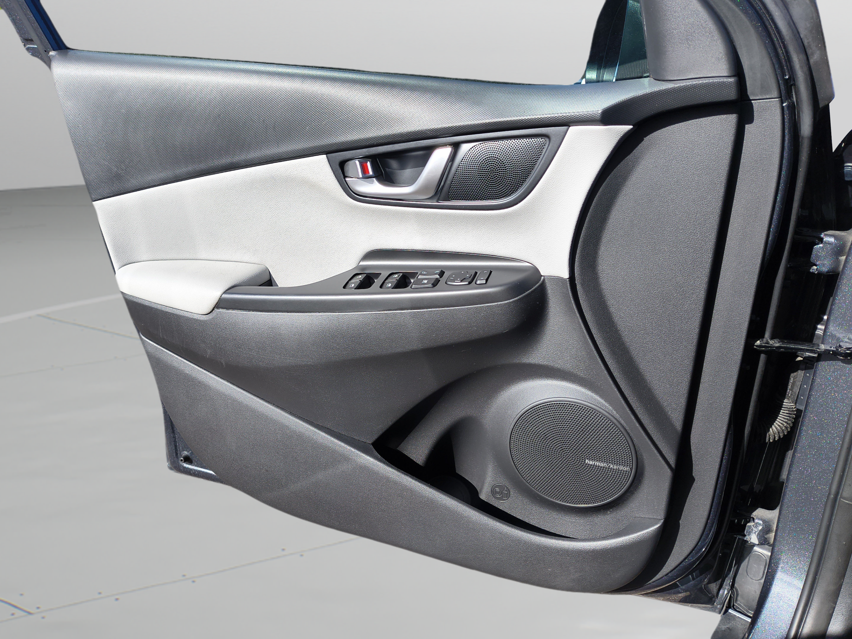 Certified 2022 Hyundai Kona Limited FWD image 21