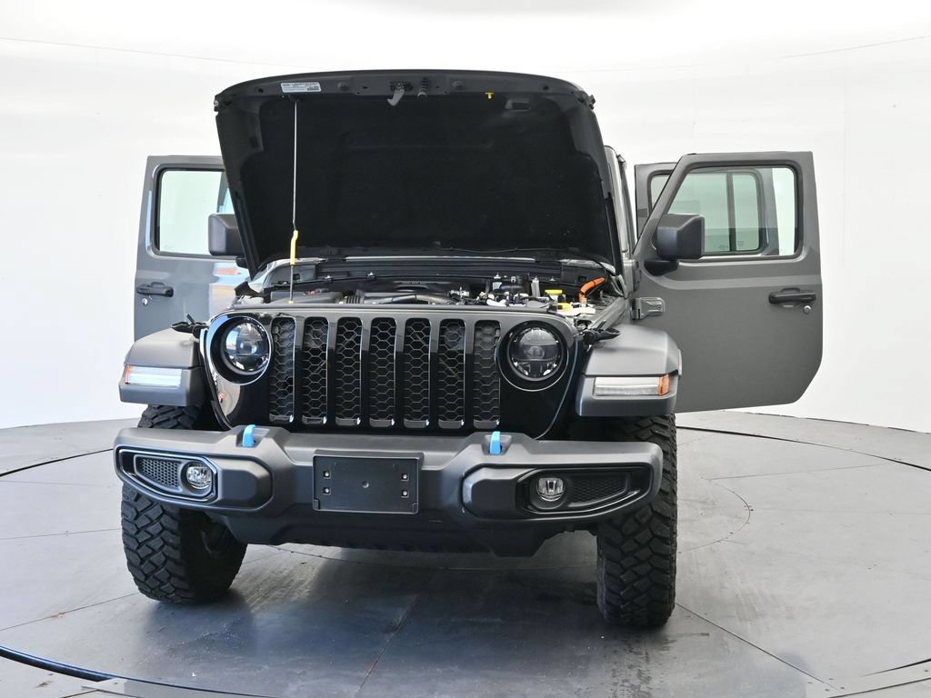 Used 2023 Jeep Wrangler Unlimited w/ Cold Weather Group AWD/4WD image 39