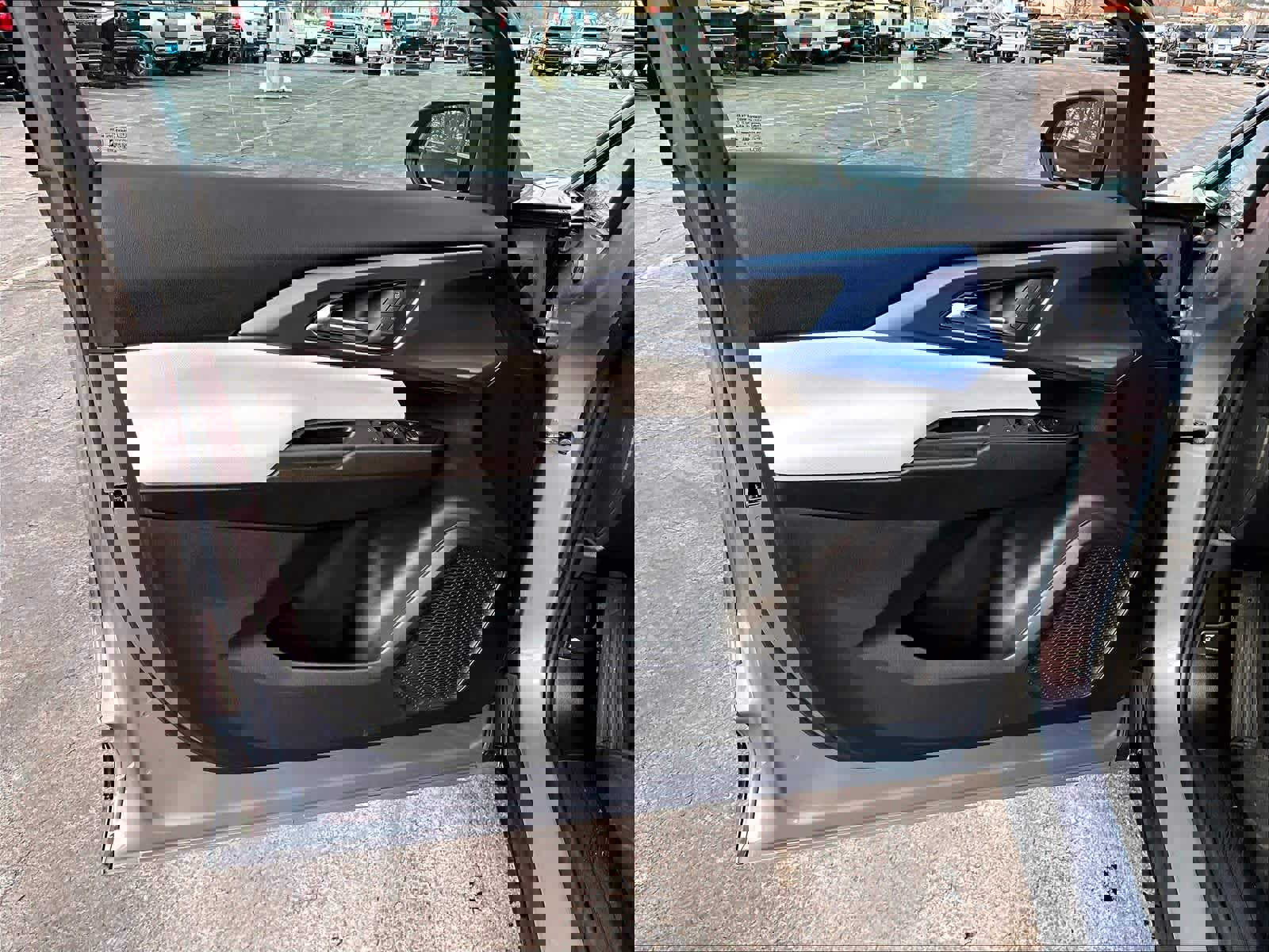 Used 2025 Chevrolet Equinox EV LT image 9