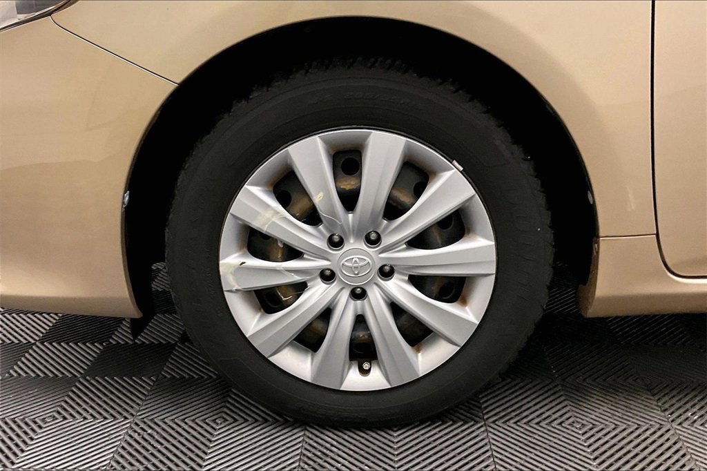 Used 2013 Toyota Corolla LE image 8