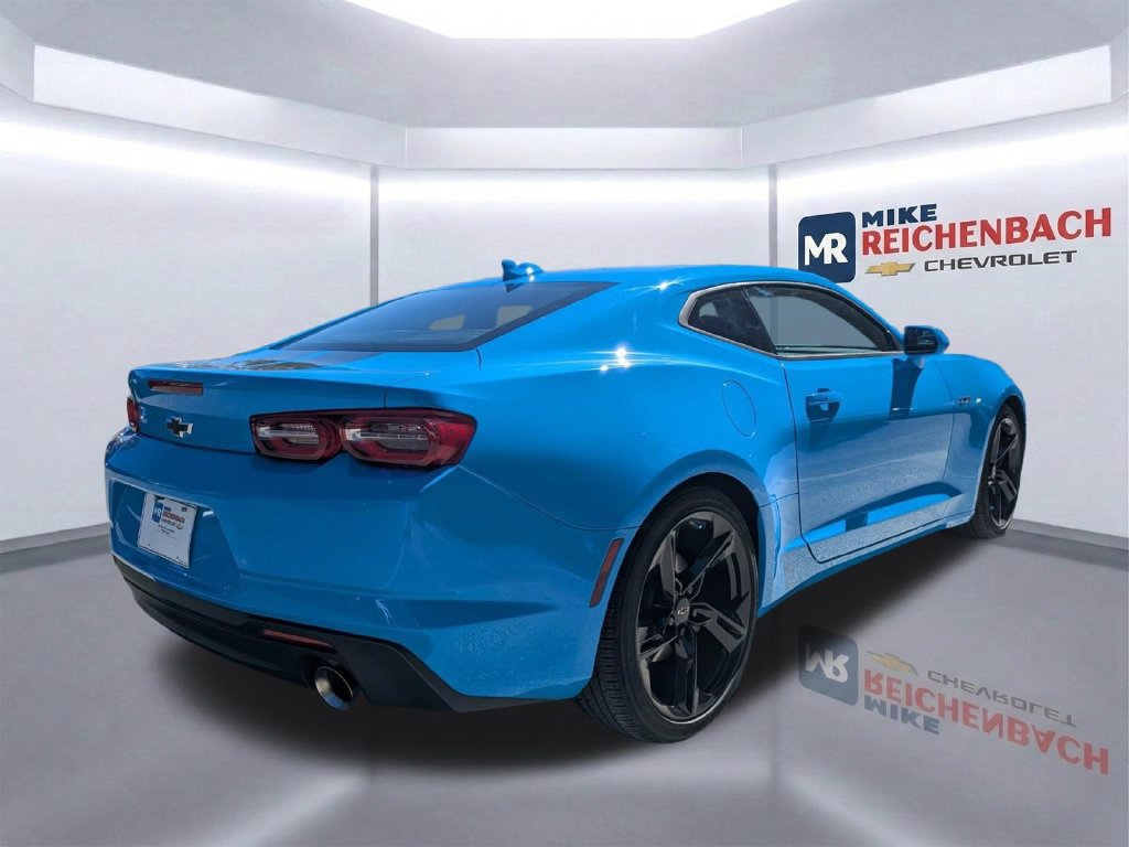 Used 2022 Chevrolet Camaro LT RWD image 4