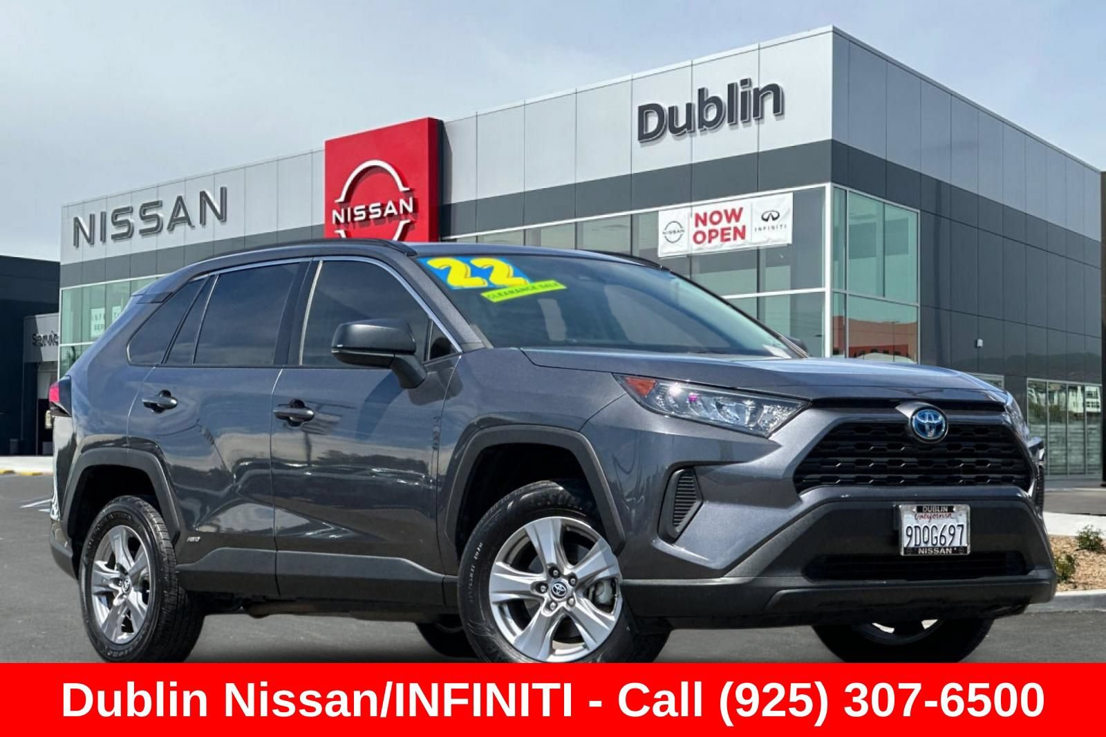 Used 2022 Toyota RAV4 LE AWD/4WD image 2
