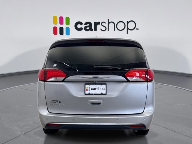 Used 2019 Chrysler Pacifica Touring-L FWD image 4