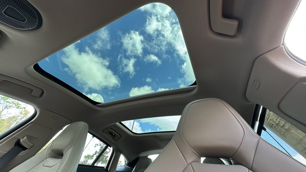 Certified 2025 Porsche Panamera image 15