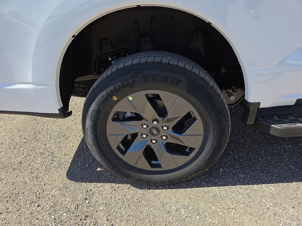 New 2025 Ford F150 Lightning Flash AWD/4WD image 8