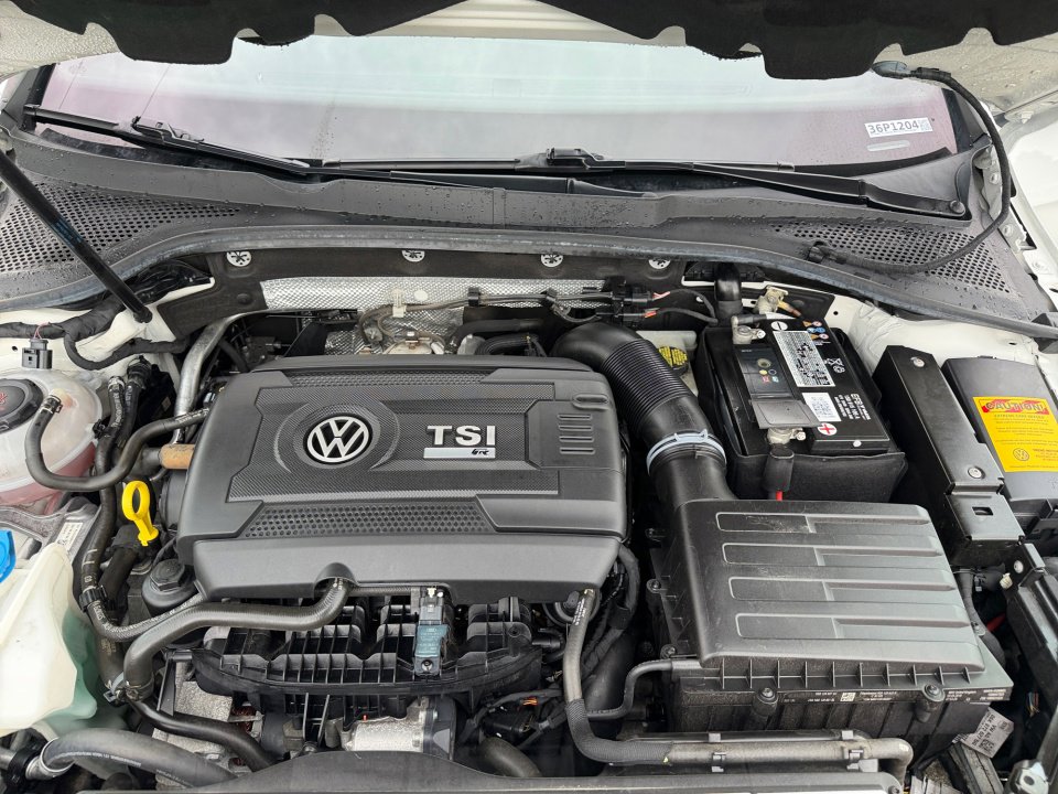 Used 2019 Volkswagen Golf R 4-Door image 20