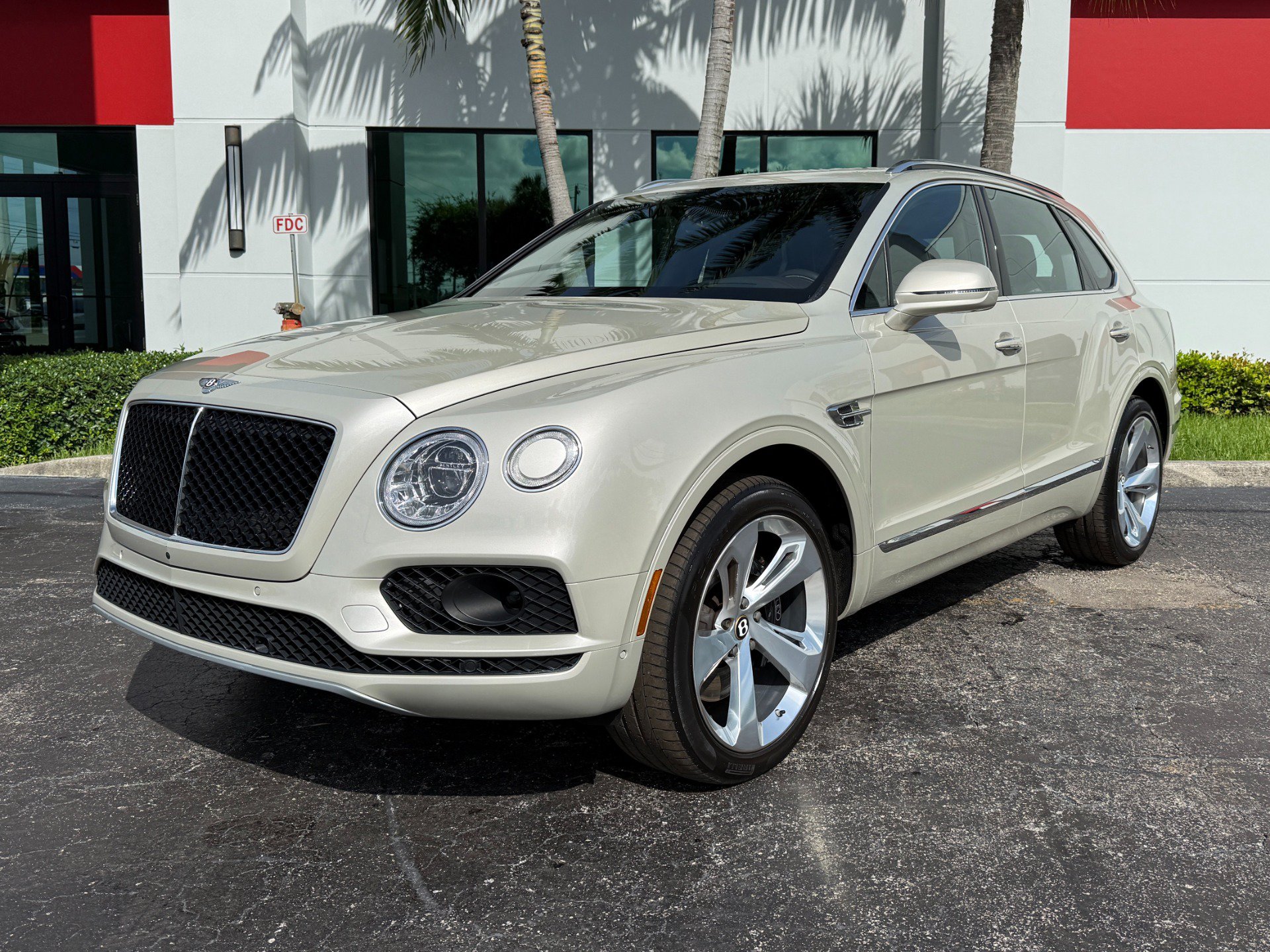 Used 2019 Bentley Bentayga AWD/4WD image 9