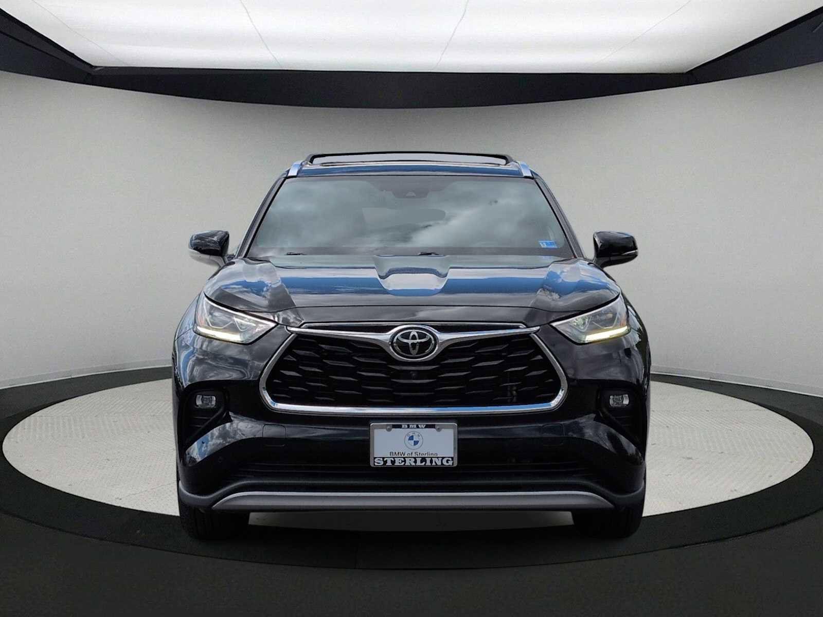 Used 2022 Toyota Highlander Platinum AWD/4WD image 3