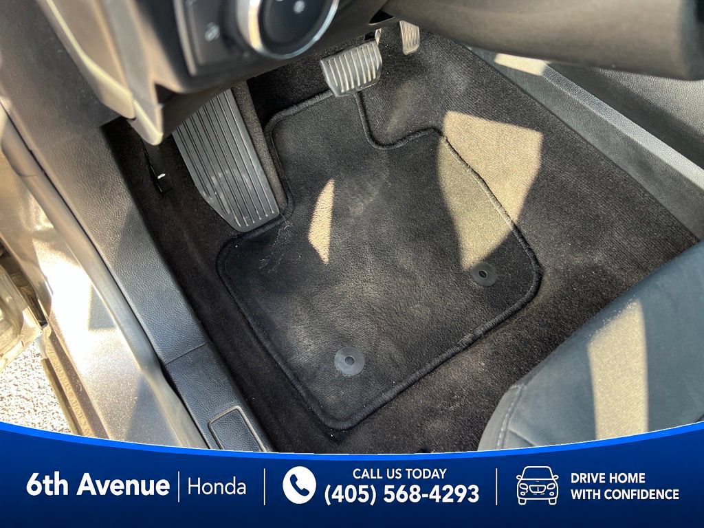 Used 2020 Ford Fusion SE FWD image 25